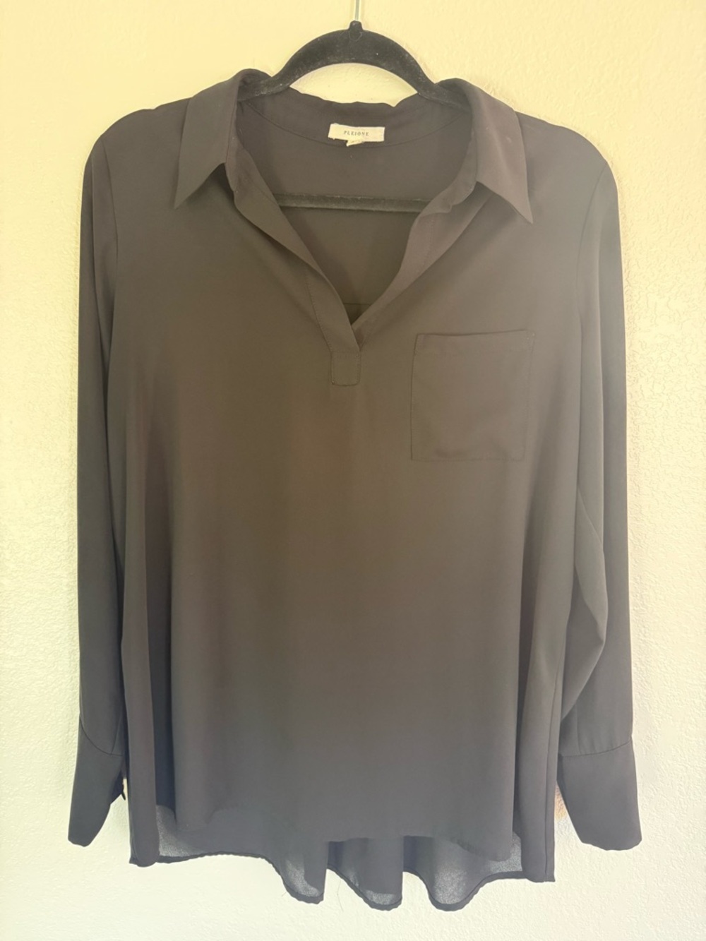 Pleione Black Long-Sleeve V-Neck Button-Tab Blouse